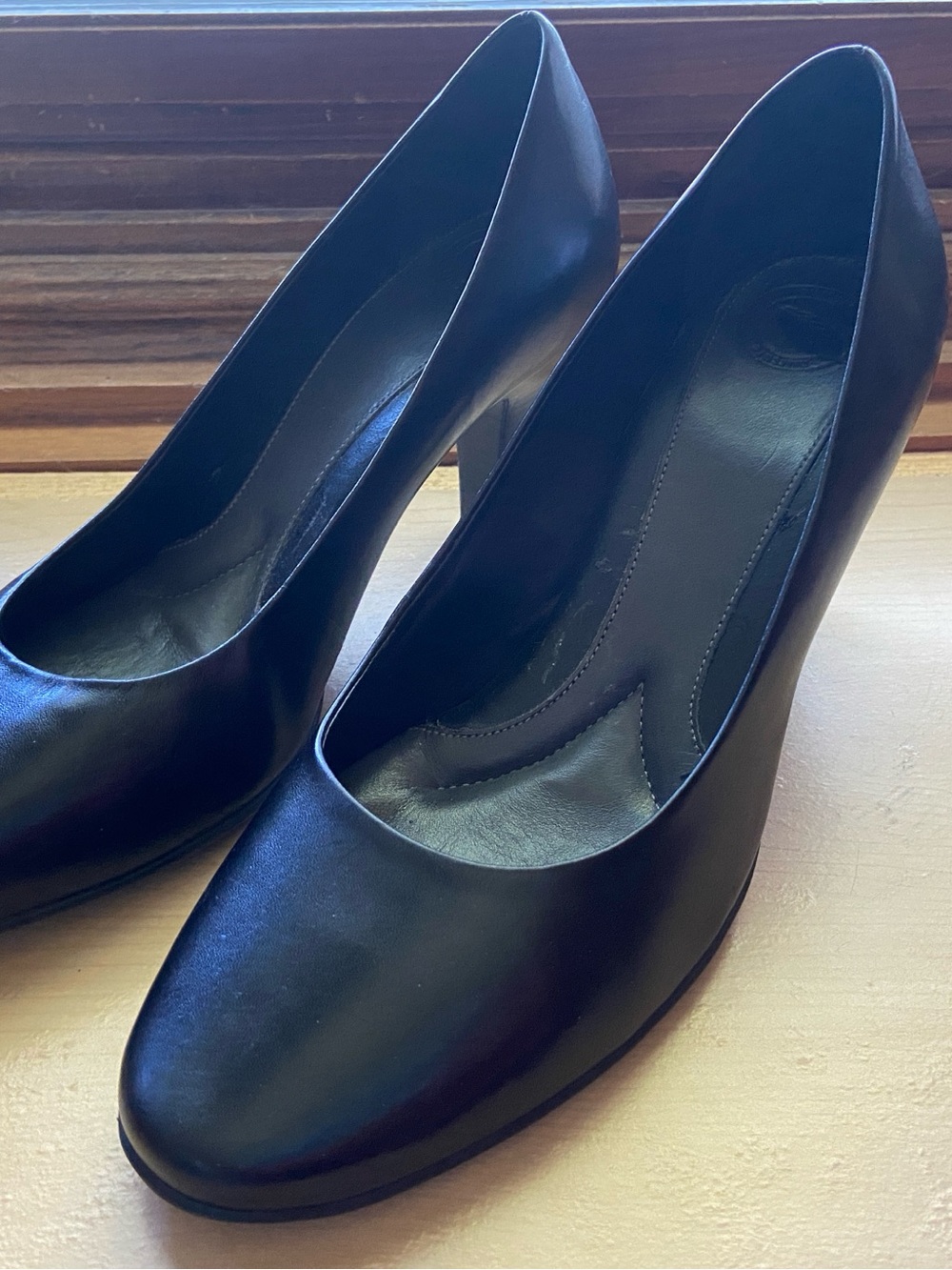Nurture Black Leather 9.5 M Women's Heels Shoes Padded Insole Rubber Soles